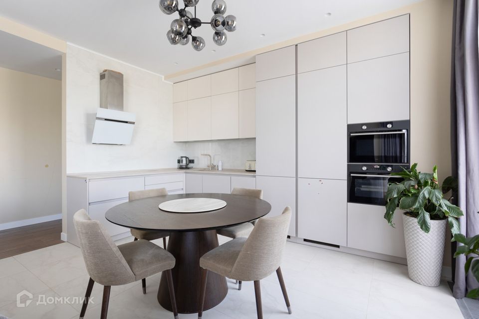 Продаётся 4-комнатная квартира, 123 м²