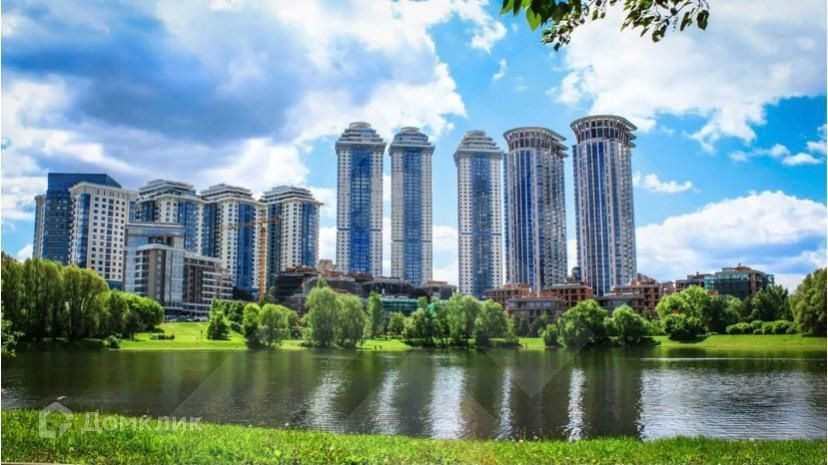 Продаётся 4-комнатная квартира, 146 м²