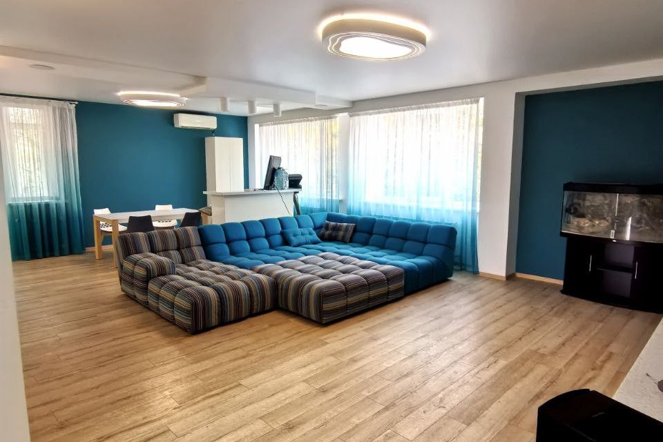 Продаётся 3-комнатная квартира, 136.5 м²