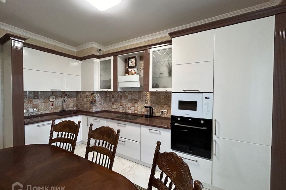 Продаётся 4-комнатная квартира, 136.3 м²