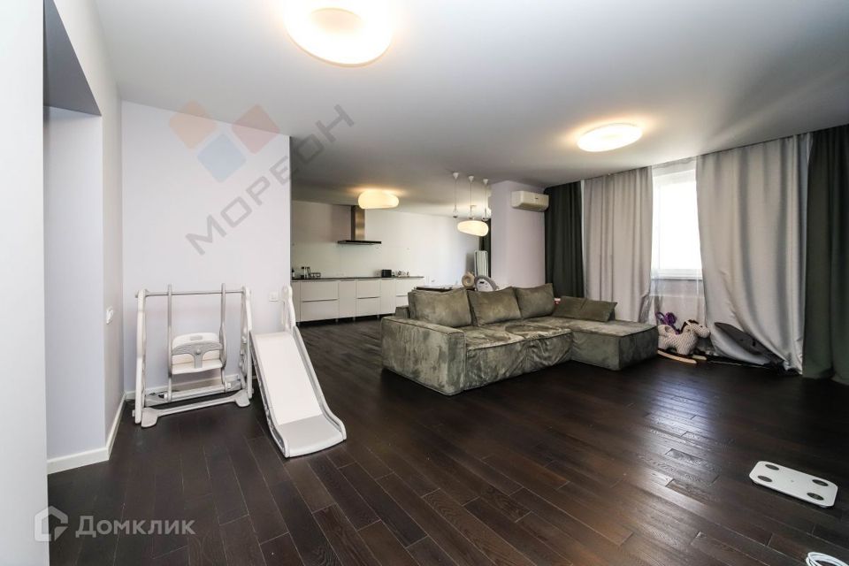 Продаётся 3-комнатная квартира, 102 м²