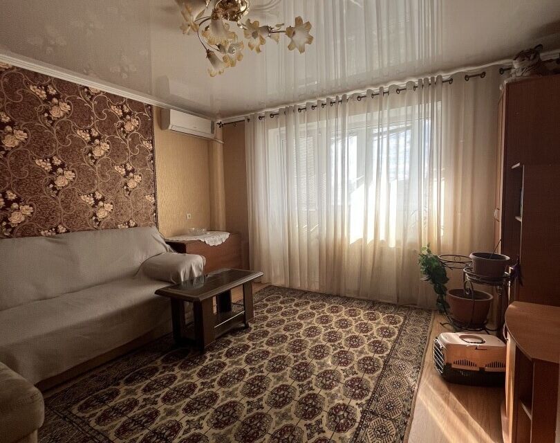 Продаётся 4-комнатная квартира, 72.4 м²