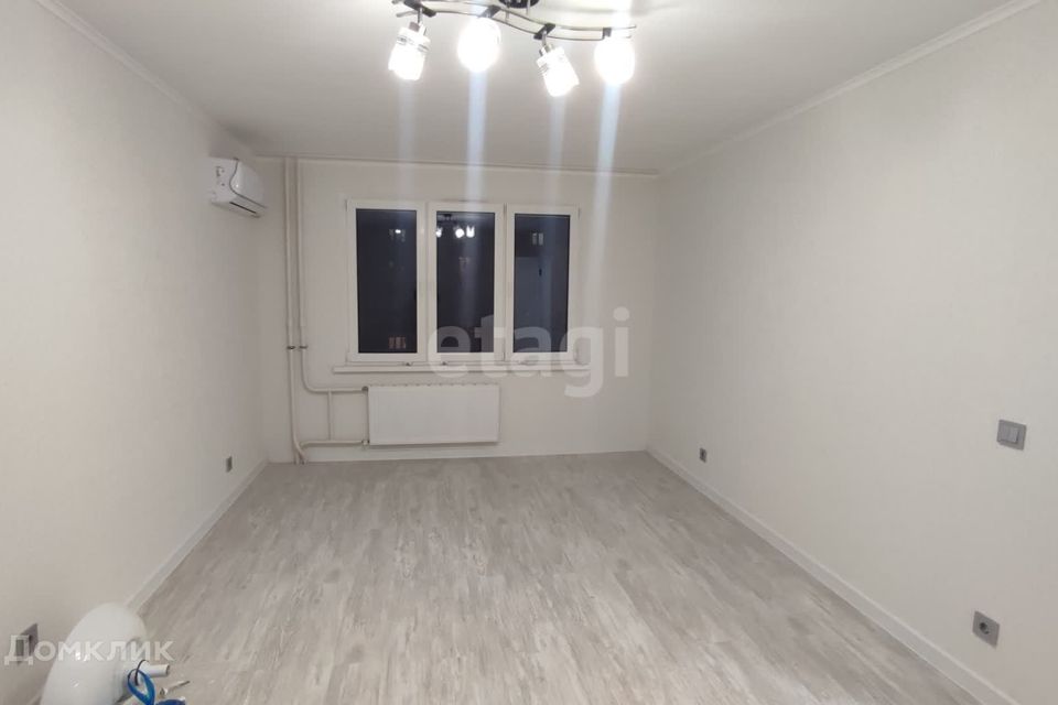 Продаётся 1-комнатная квартира, 37.9 м²