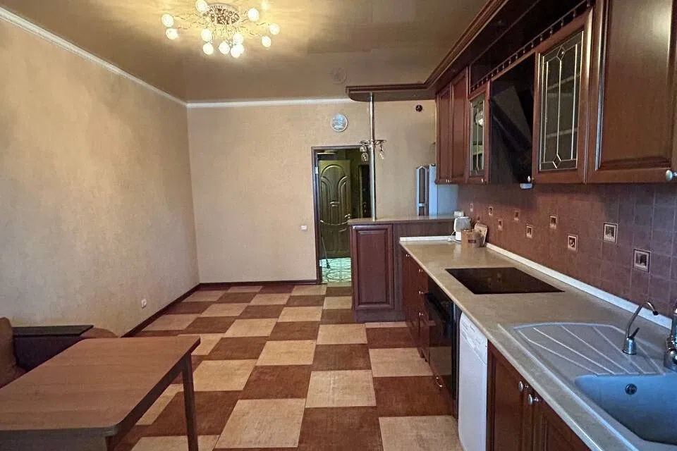 Сдаётся 2-комнатная квартира, 75 м²