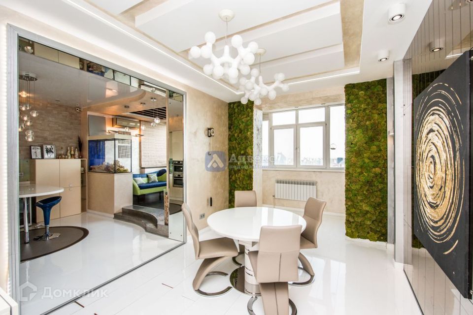 Продаётся 3-комнатная квартира, 119 м²
