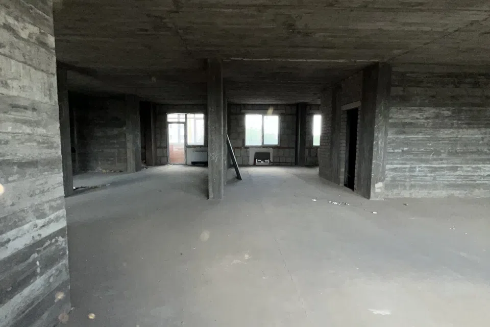 Продаётся 4-комнатная квартира, 191.7 м²