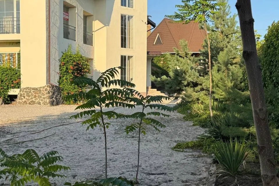Продаётся 3-этажный дом, 500 м²
