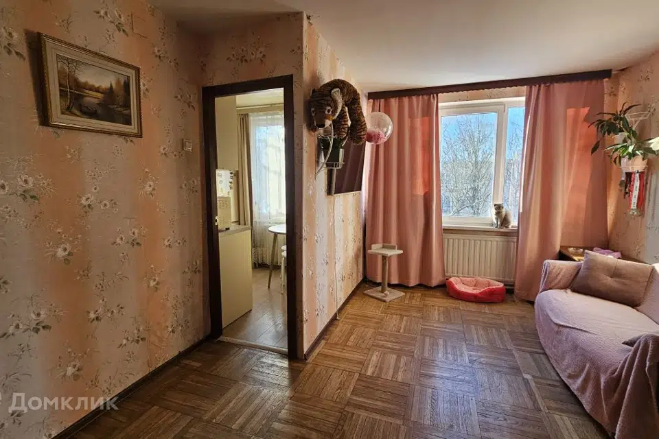 Продаётся 4-комнатная квартира, 48.9 м²