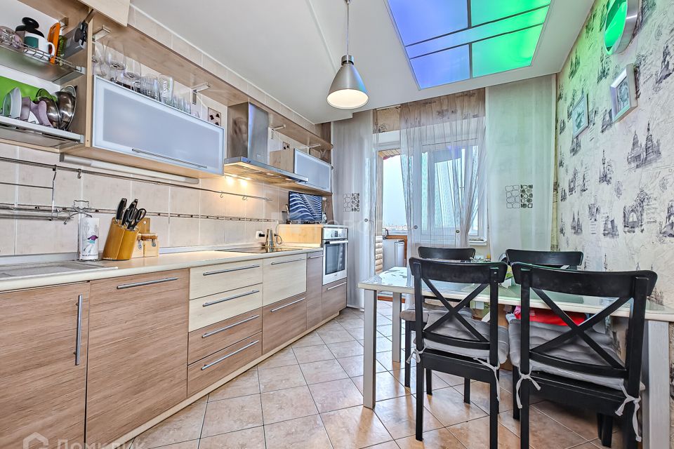Продаётся 4-комнатная квартира, 107.3 м²