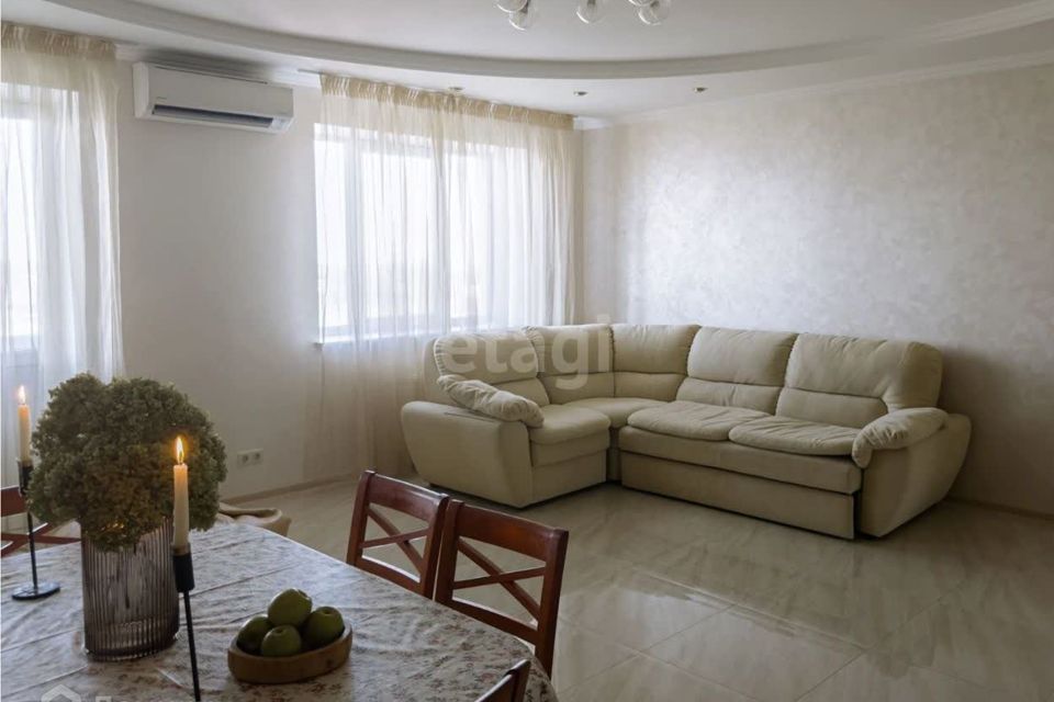 Продаётся 4-комнатная квартира, 140 м²