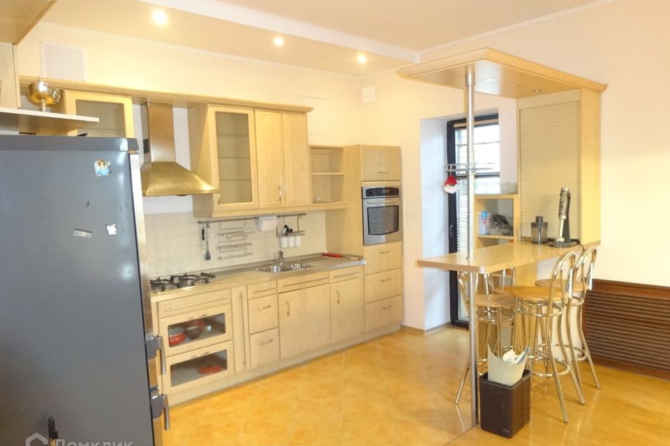 Сдаётся 4-комнатная квартира, 150 м²