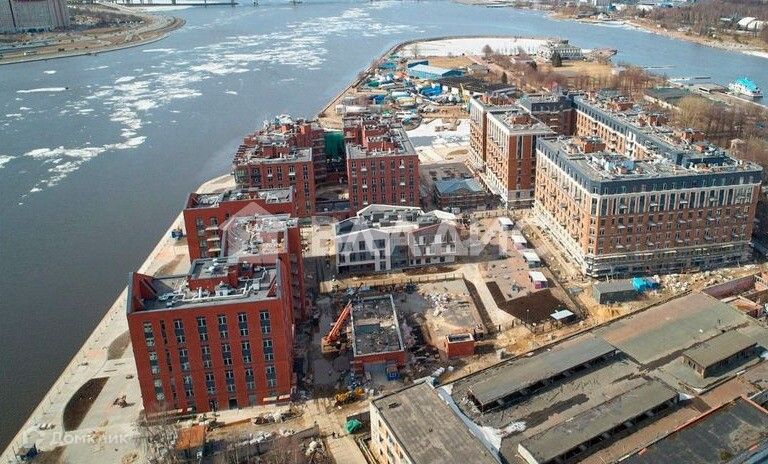 Продаётся 4-комнатная квартира, 217 м²