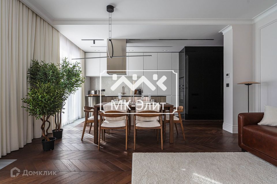 Продаётся 4-комнатная квартира, 123.8 м²