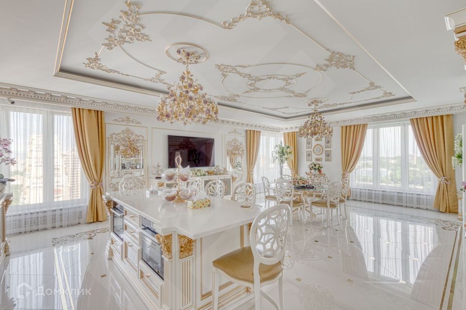 Продаётся 6-комнатная квартира, 721 м²