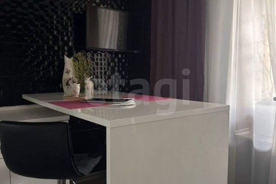 Продаётся 1-комнатная квартира, 58.3 м²