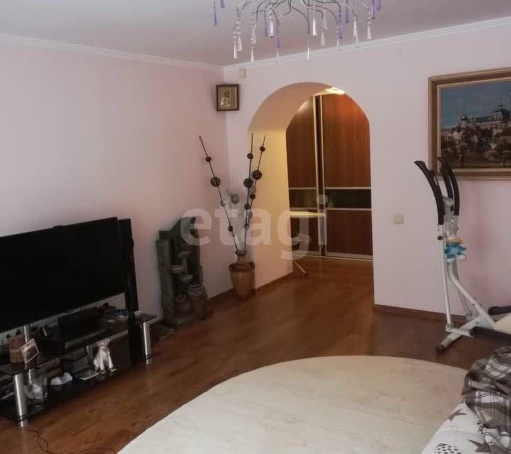 Продаётся 4-комнатная квартира, 121.8 м²