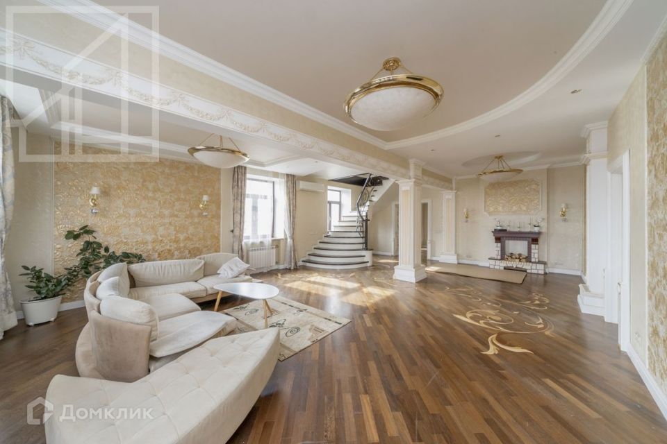Сдаётся 6-комнатная квартира, 220 м²