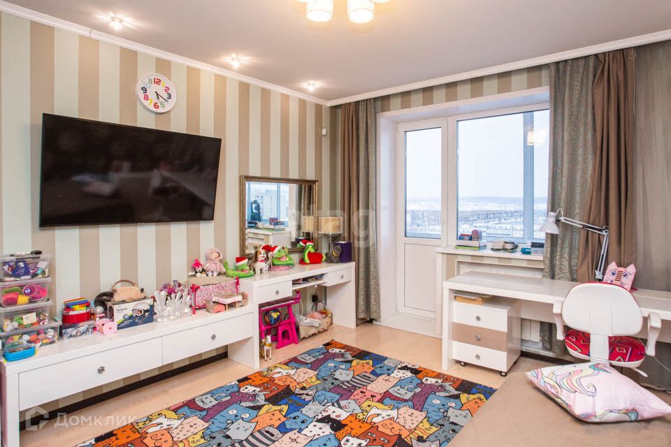 Продаётся 3-комнатная квартира, 108 м²