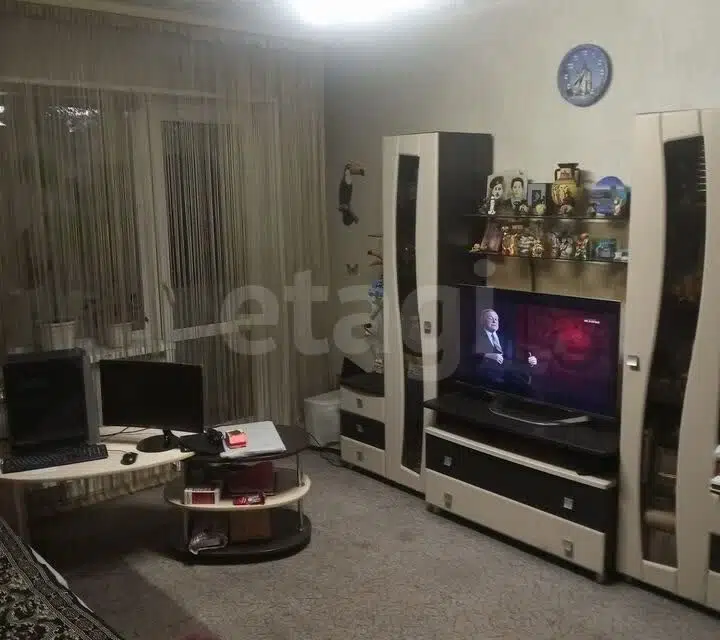 Продаётся 4-комнатная квартира, 74.9 м²