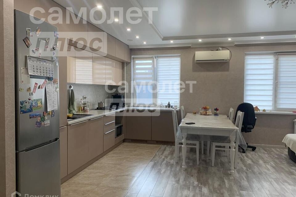 Продаётся 4-комнатная квартира, 110 м²