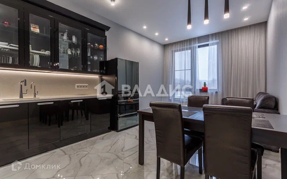 Продаётся 3-комнатная квартира, 110.7 м²