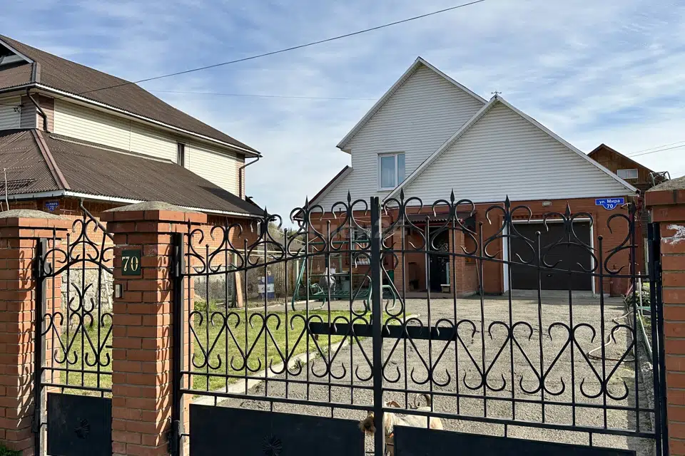 Продаётся 2-этажный дом, 240.6 м²