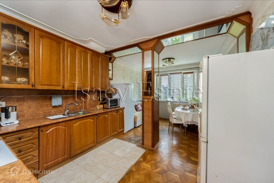 Продаётся 4-комнатная квартира, 110 м²
