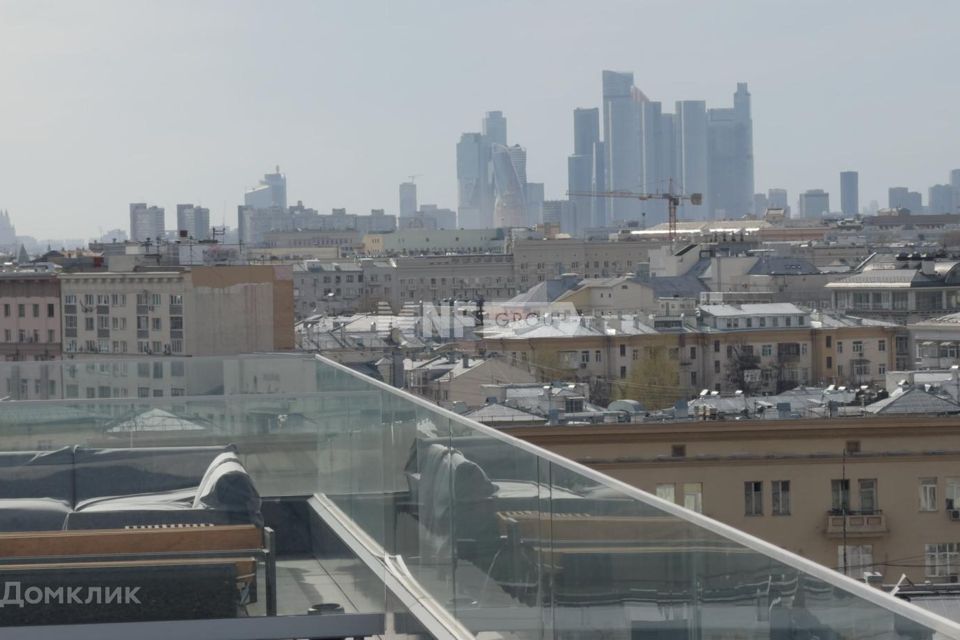 Продаётся 4-комнатная квартира, 179.2 м²