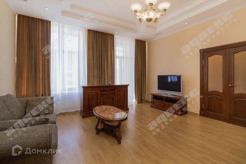 Сдаётся 4-комнатная квартира, 158 м²