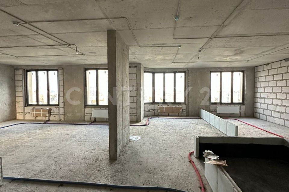 Продаётся 4-комнатная квартира, 137 м²