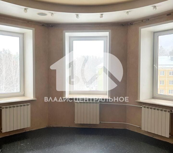 Продаётся 4-комнатная квартира, 129.3 м²