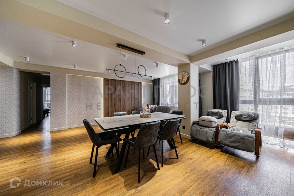 Продаётся 3-комнатная квартира, 106 м²