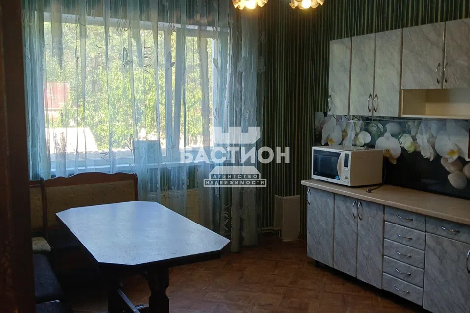 Продаётся 3-этажный дом, 266.7 м²