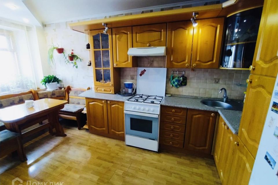 Продаётся 4-комнатная квартира, 105 м²