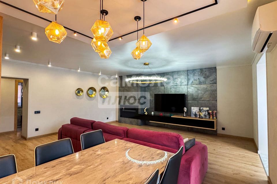 Продаётся 3-комнатная квартира, 105.5 м²