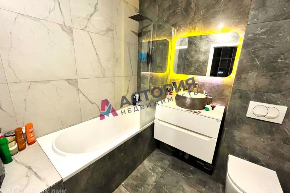 Продаётся 1-комнатная квартира, 64.2 м²