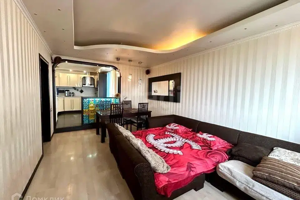 Продаётся 4-комнатная квартира, 105 м²