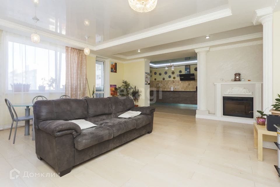 Продаётся 4-комнатная квартира, 175 м²
