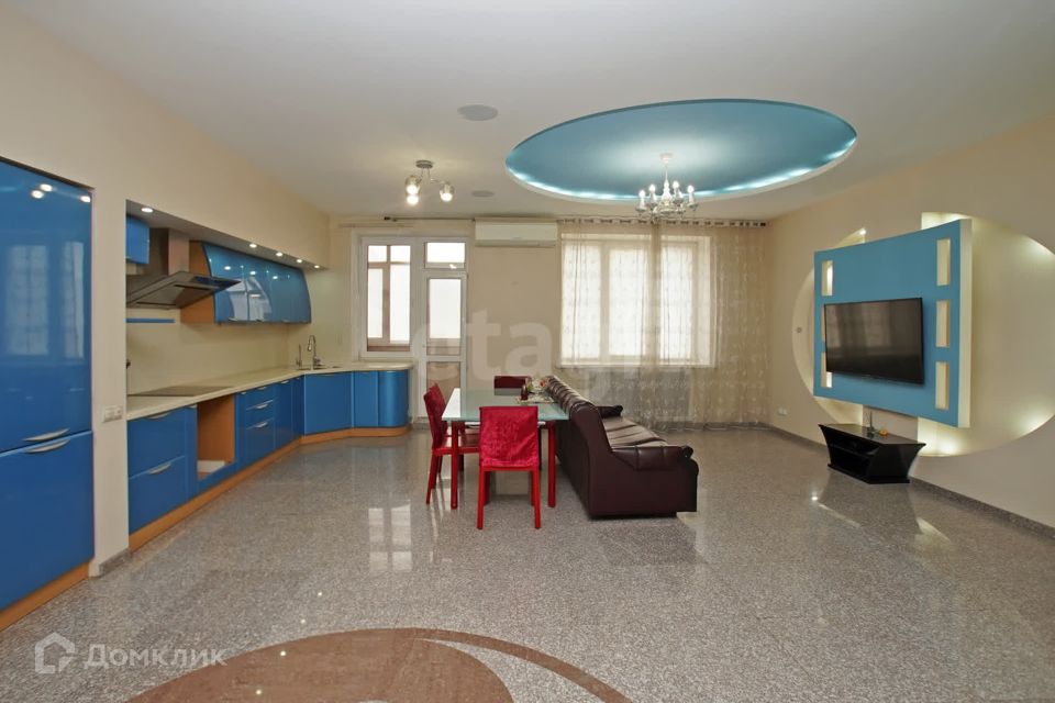 Продаётся 3-комнатная квартира, 112 м²