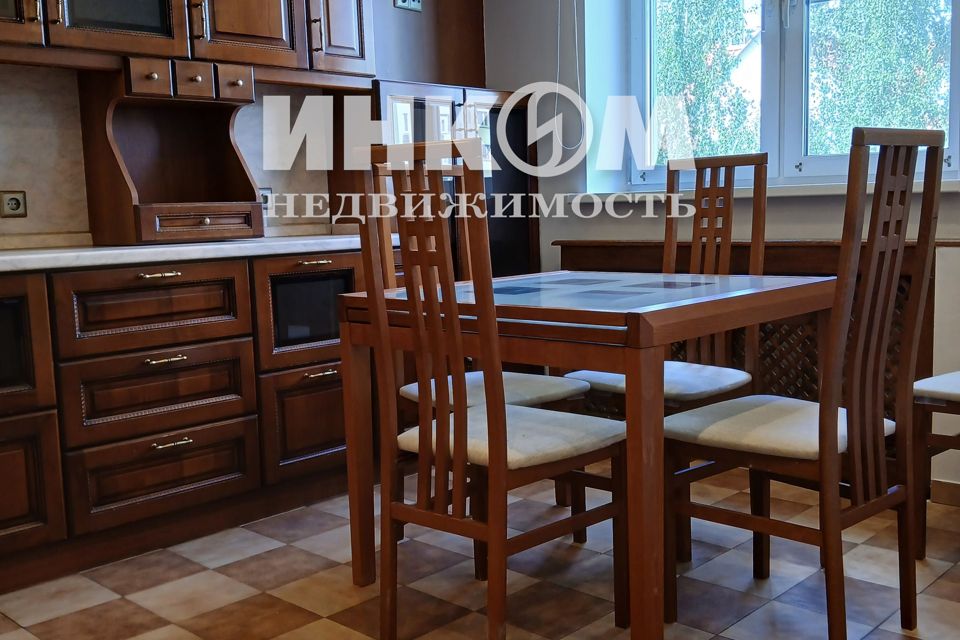 Продаётся 5-комнатная квартира, 160 м²
