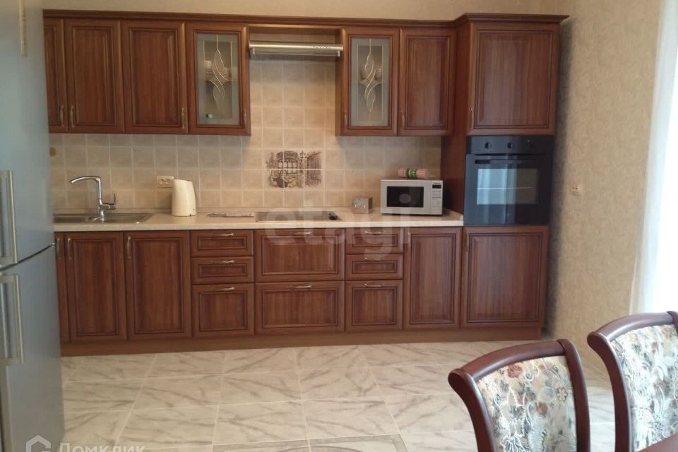 Сдаётся 2-комнатная квартира, 82 м²