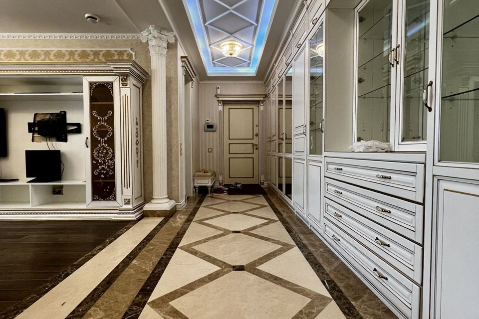 Продаётся 4-комнатная квартира, 167 м²