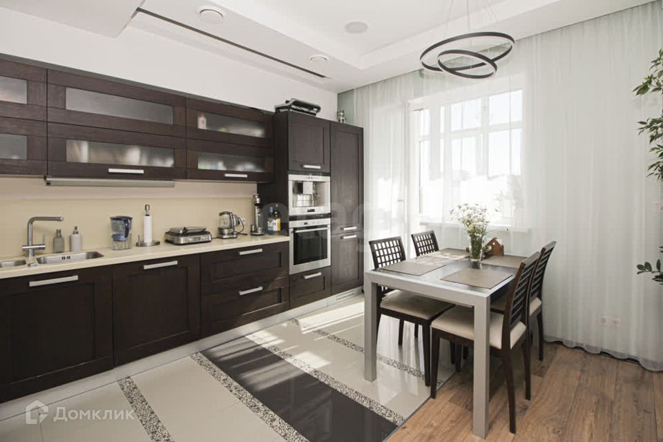Продаётся 3-комнатная квартира, 109.8 м²