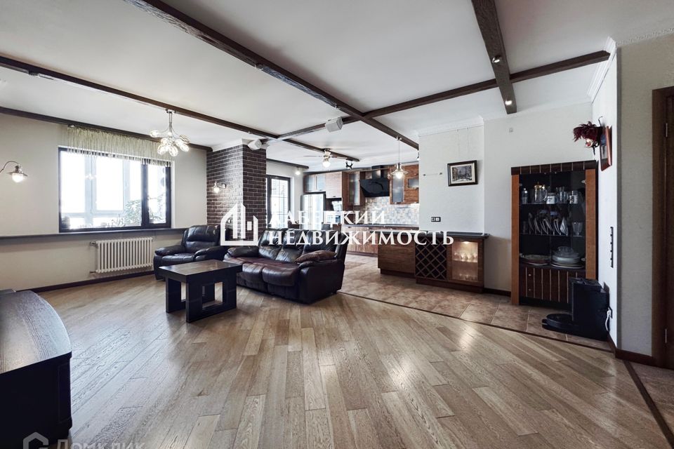 Продаётся 6-комнатная квартира, 182.6 м²
