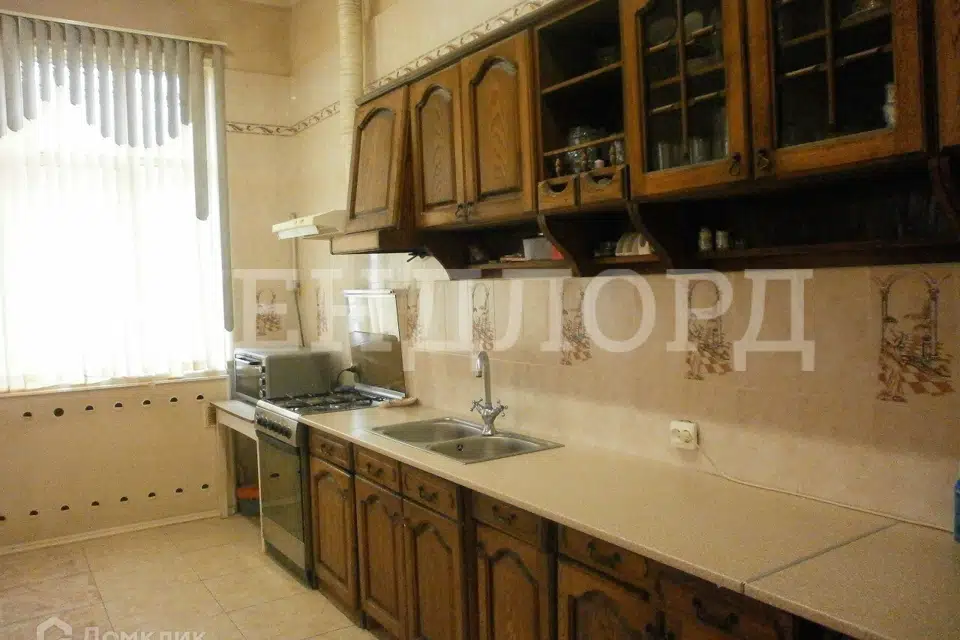 Продаётся 2-этажный дом, 525 м²