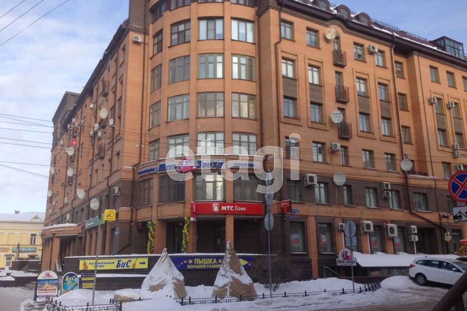 Продаётся 3-комнатная квартира, 182.1 м²