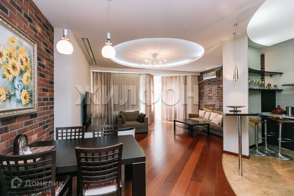 Продаётся 3-комнатная квартира, 122.3 м²