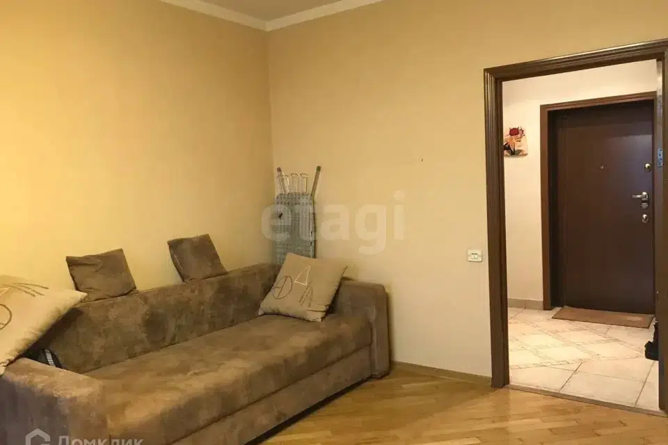 Продаётся 1-комнатная квартира, 53 м²