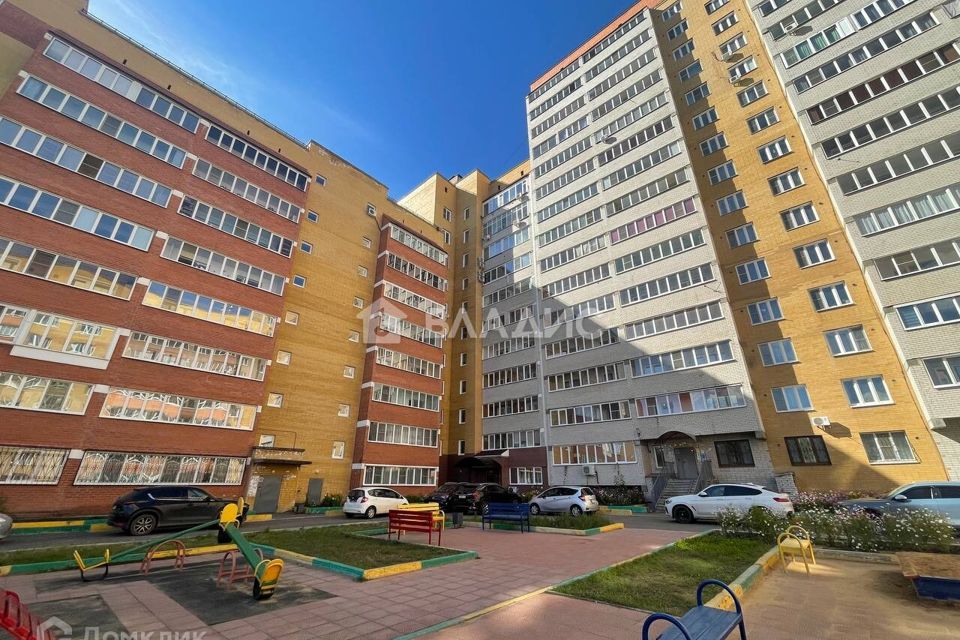 Продаётся 2-комнатная квартира, 72.7 м²