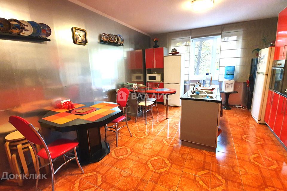 Продаётся 4-комнатная квартира, 206 м²